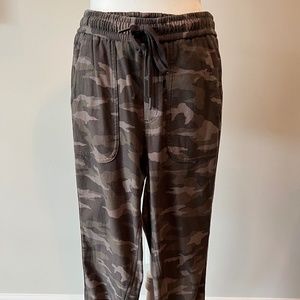 Athleta Camo Farallon Jogger Sz 6T